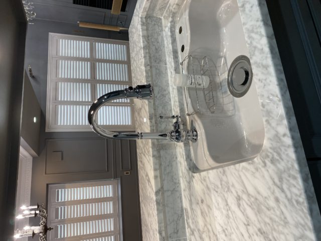 天然石カウンターのI型キッチンをオーダーメイドで作る会社