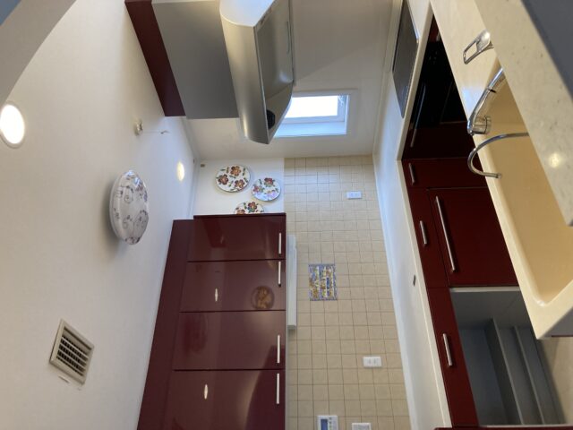 神奈川県横浜市でプチキッチンリフォームによるキッチンの扉交換をする前の事例紹介の画像