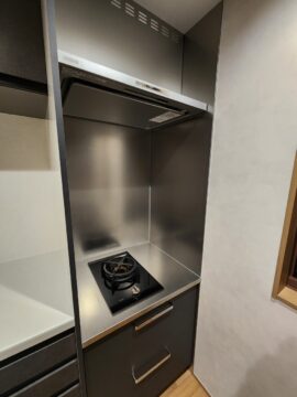 趣味の料理に応える、ASKOの1口ガスコンロの本格派キッチン｜川崎市麻生区の画像