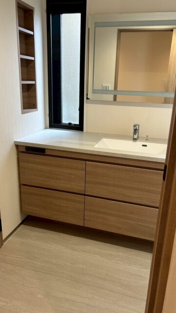 横浜・中区山手のマンションリノベ、造作洗面台、オーダーキッチン、