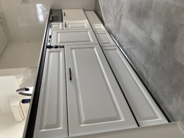 システムキッチン扉交換で理想のクラシック空間に|神奈川県藤沢市の画像