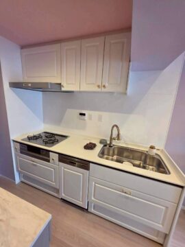 横浜・藤沢｜框扉とゴールドで合わせたクラシックなマンション再リフォーム事例の画像